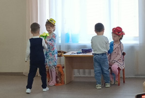 Мамин праздник в группе "Сказка" Мамин праздник в группе "Сказка".