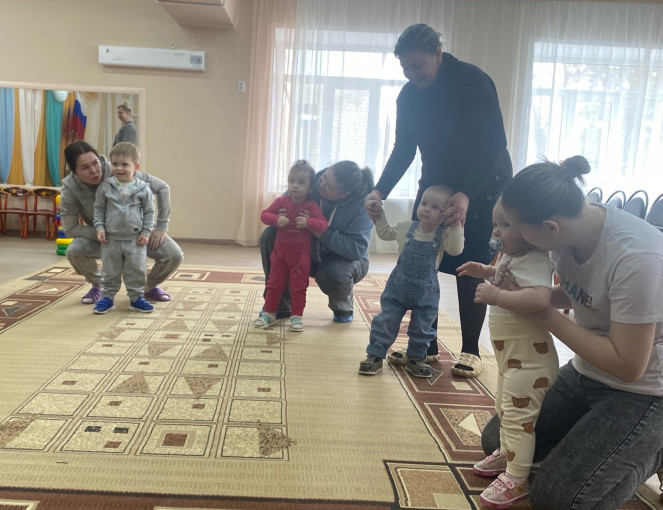 Занятие в центре "Мать и дитя" Занятие в центре "Мать и дитя".